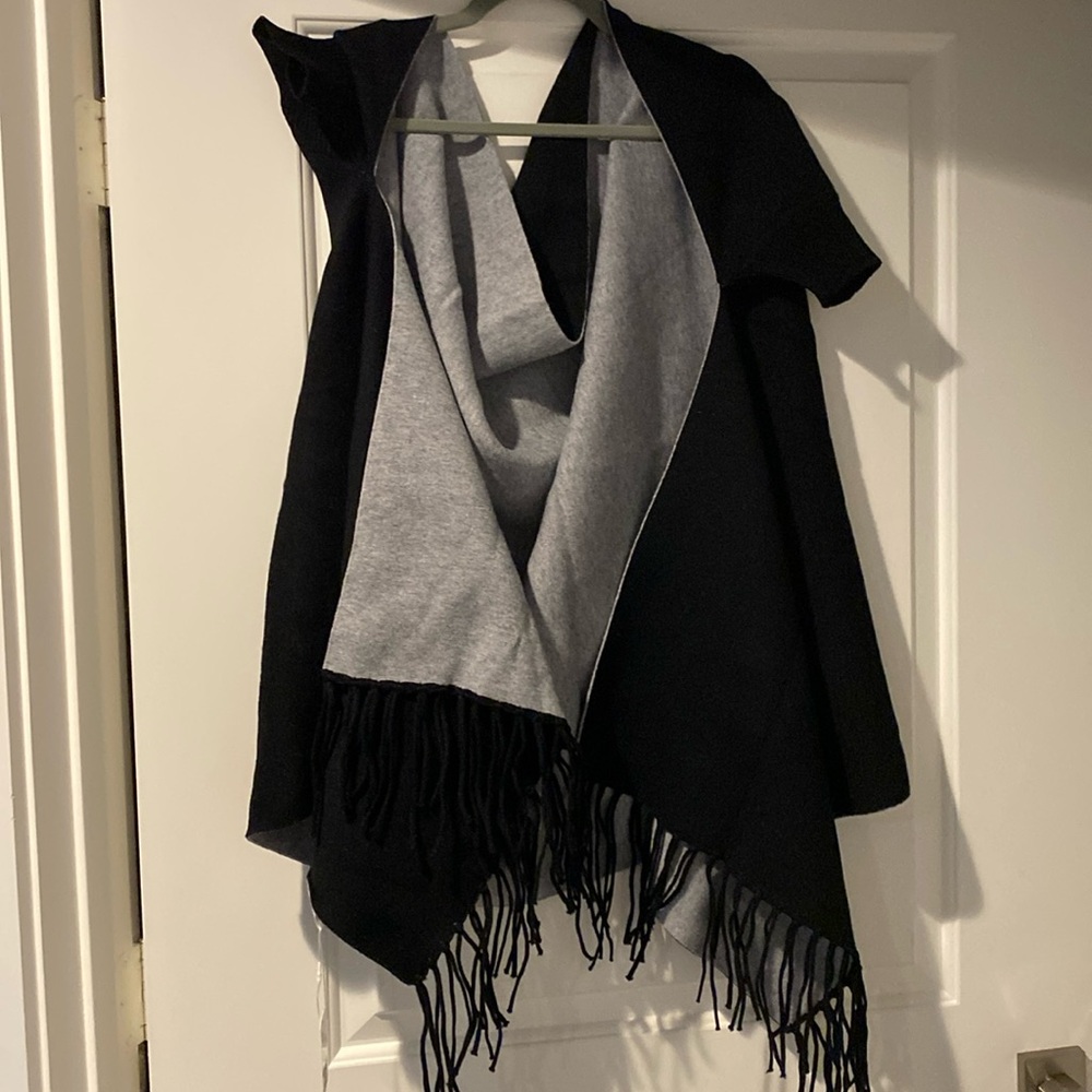 NWT REVERSIBLE shawl w/fringes at bottom & armholes to give more sturdy balance - Picture 3 of 8